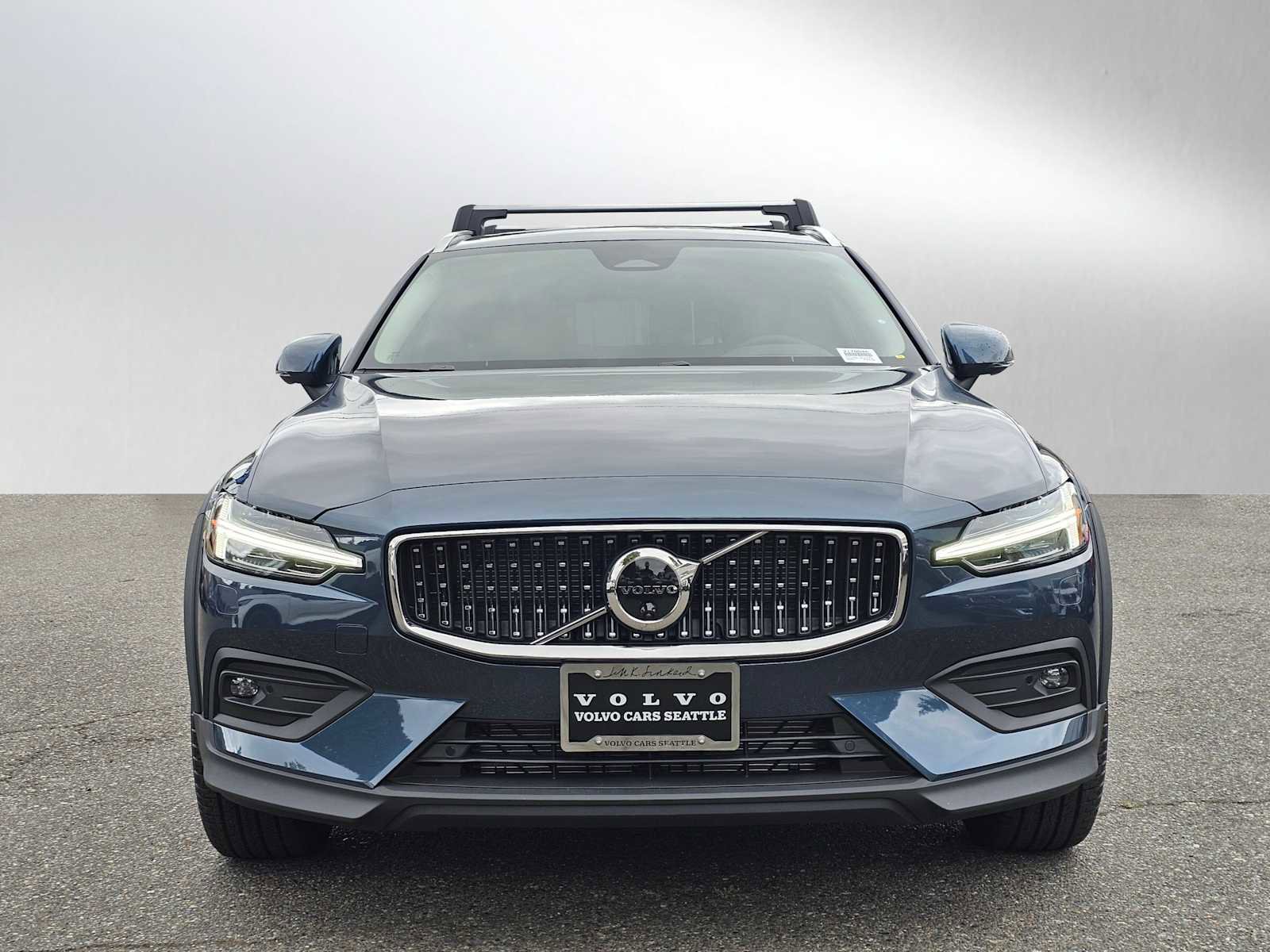 New 2026 Volvo V60 B5 Cross Country Ultra w/ Climate Package image 8