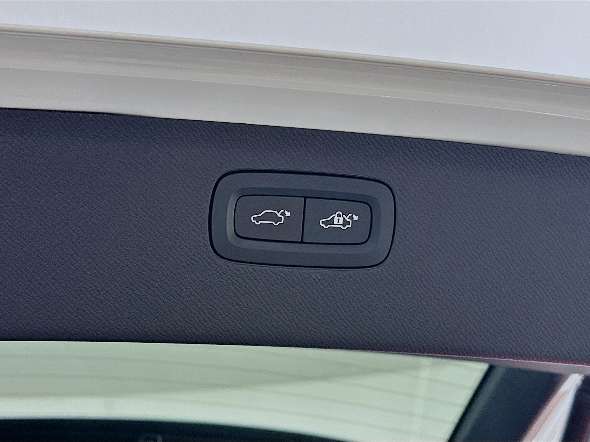 Used 2024 Volvo XC90 B5 Plus image 32