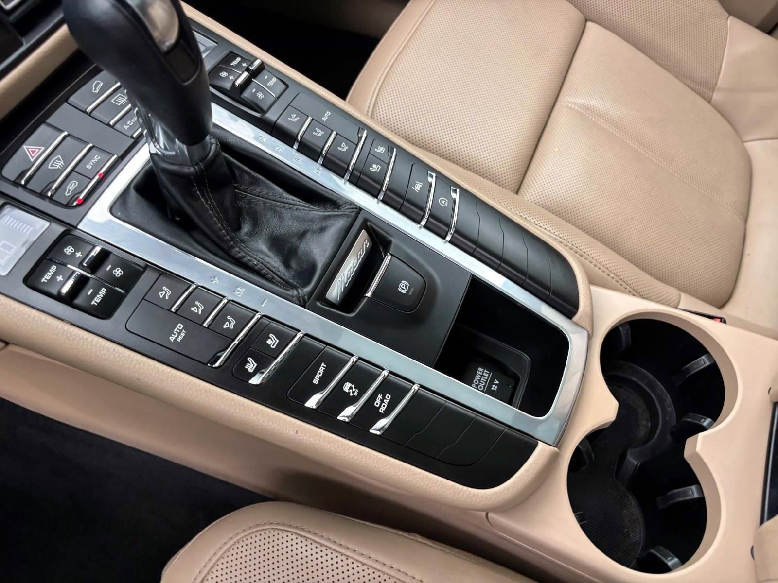 Used 2020 Porsche Macan AWD/4WD image 33