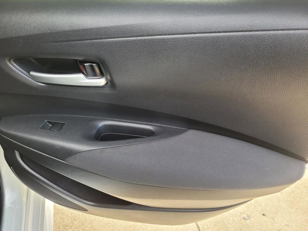 Used 2020 Toyota Corolla LE image 11