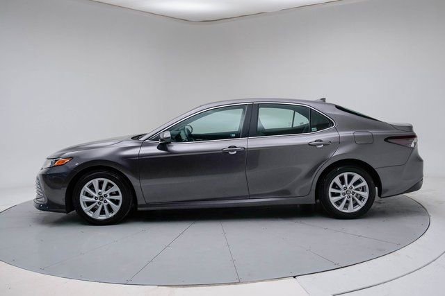 Used 2023 Toyota Camry LE image 2