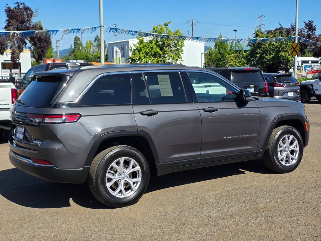 Used 2022 Jeep Grand Cherokee Limited AWD/4WD image 32