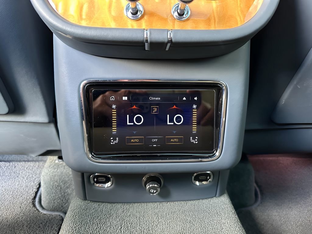 Used 2021 Bentley Bentayga image 36