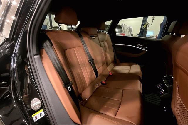 Used 2023 Audi e-tron Premium w/ Convenience Plus Package image 27