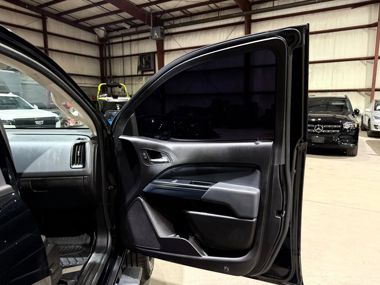 Used 2018 Chevrolet Colorado Z71 AWD/4WD image 24