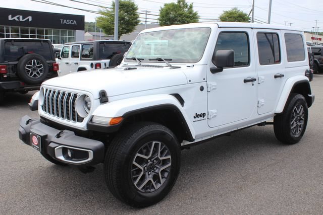Used 2025 Jeep Wrangler Unlimited Sahara AWD/4WD image 2
