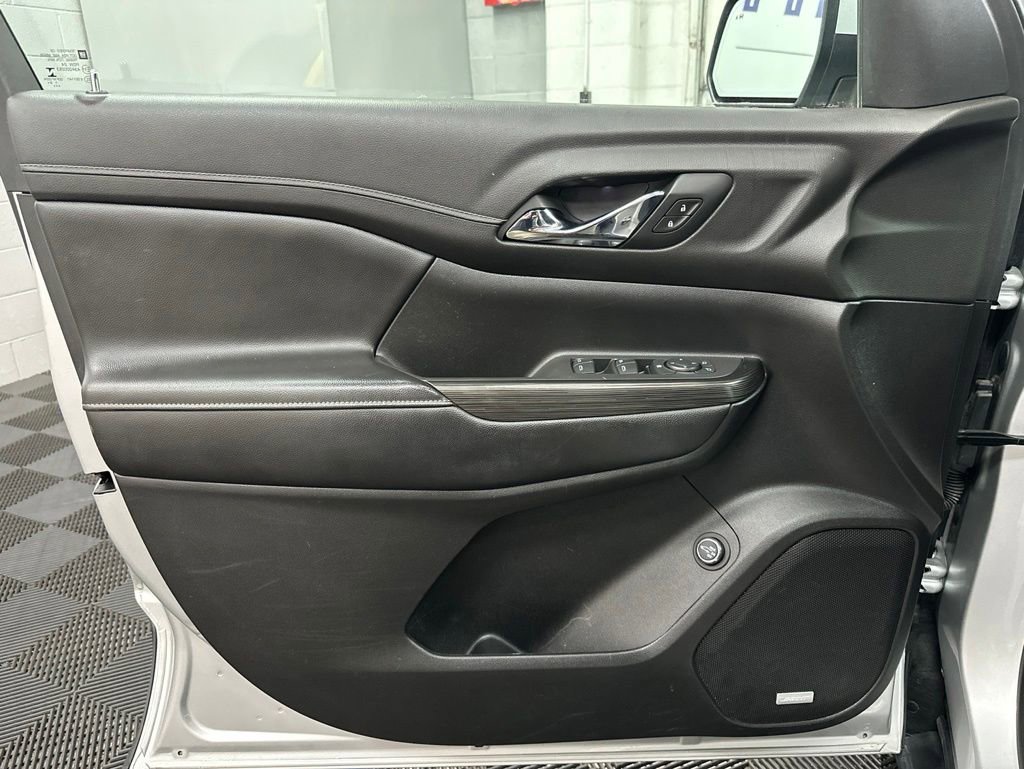Used 2019 GMC Acadia SLT AWD/4WD image 17