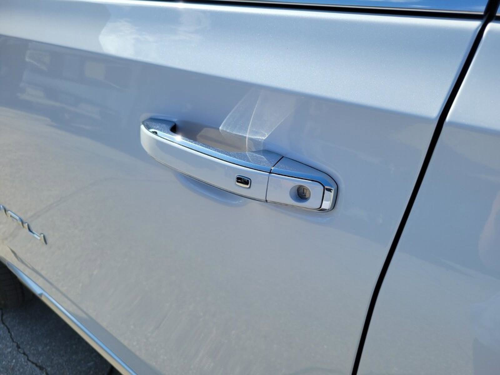 New 2026 GMC Yukon XL Denali w/ Denali Reserve Package image 11