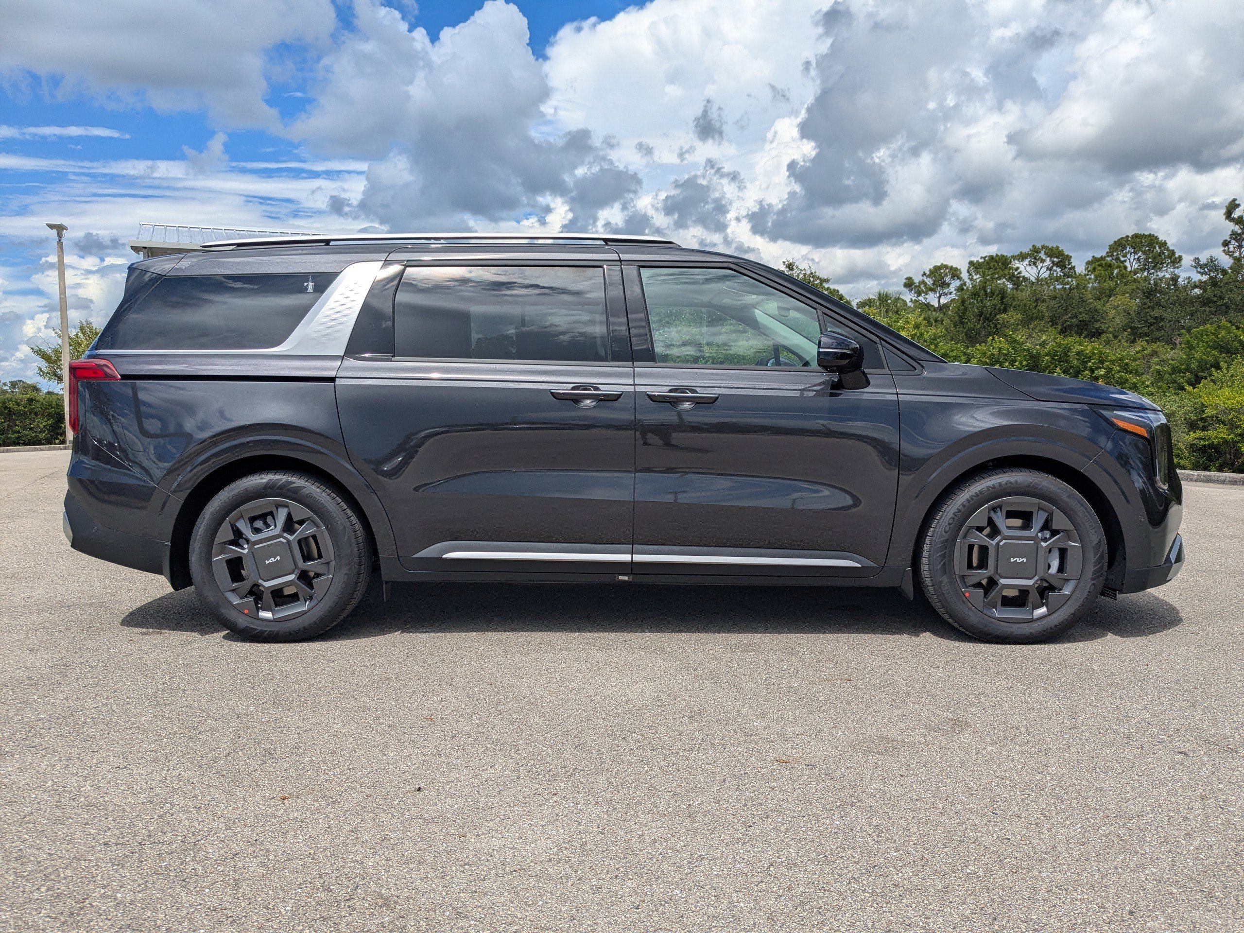 New 2026 Kia Carnival SX image 4