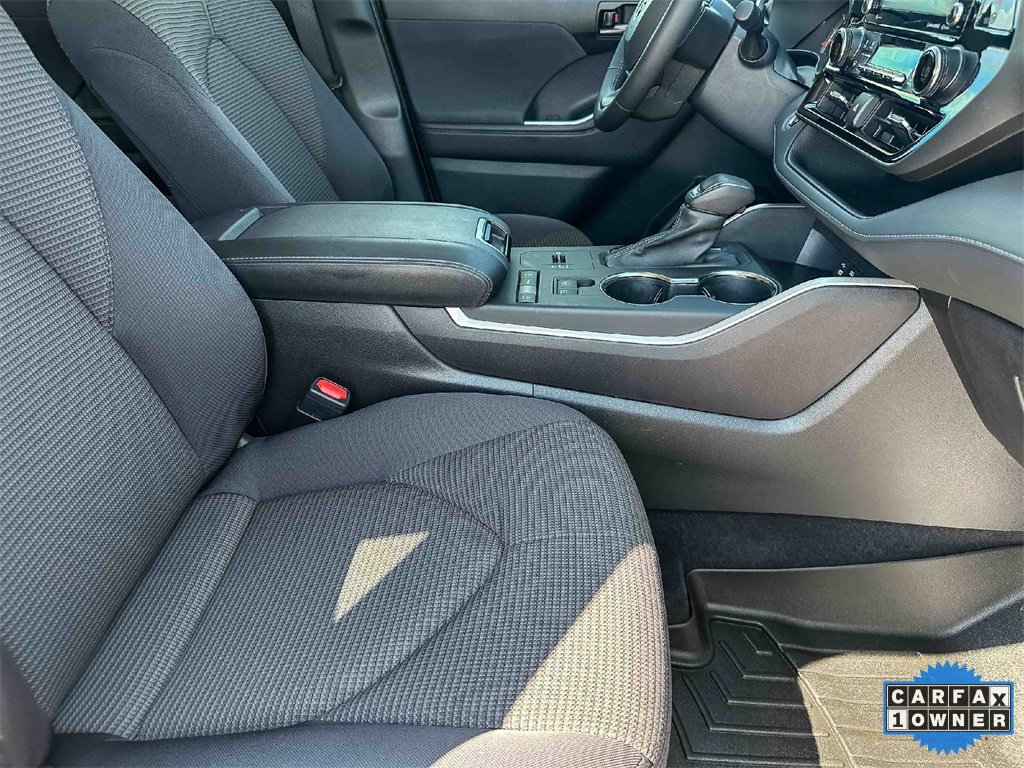 Used 2022 Toyota Highlander LE image 23