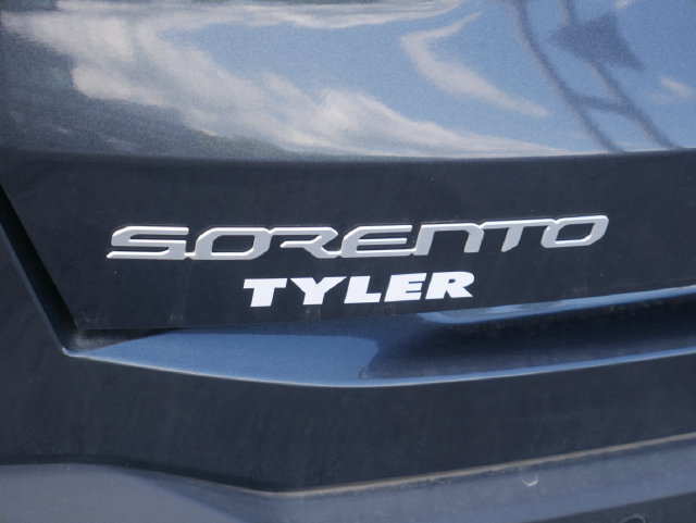 Used 2025 Kia Sorento SX FWD image 13