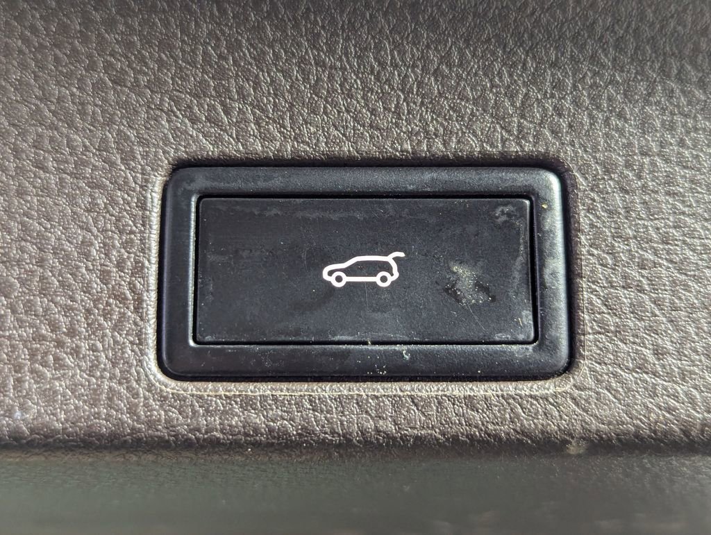 Used 2012 Volkswagen Touareg Sport AWD/4WD image 48