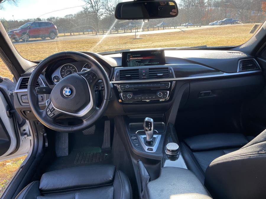 Used 2017 BMW 330e w/ Technology Package RWD image 38