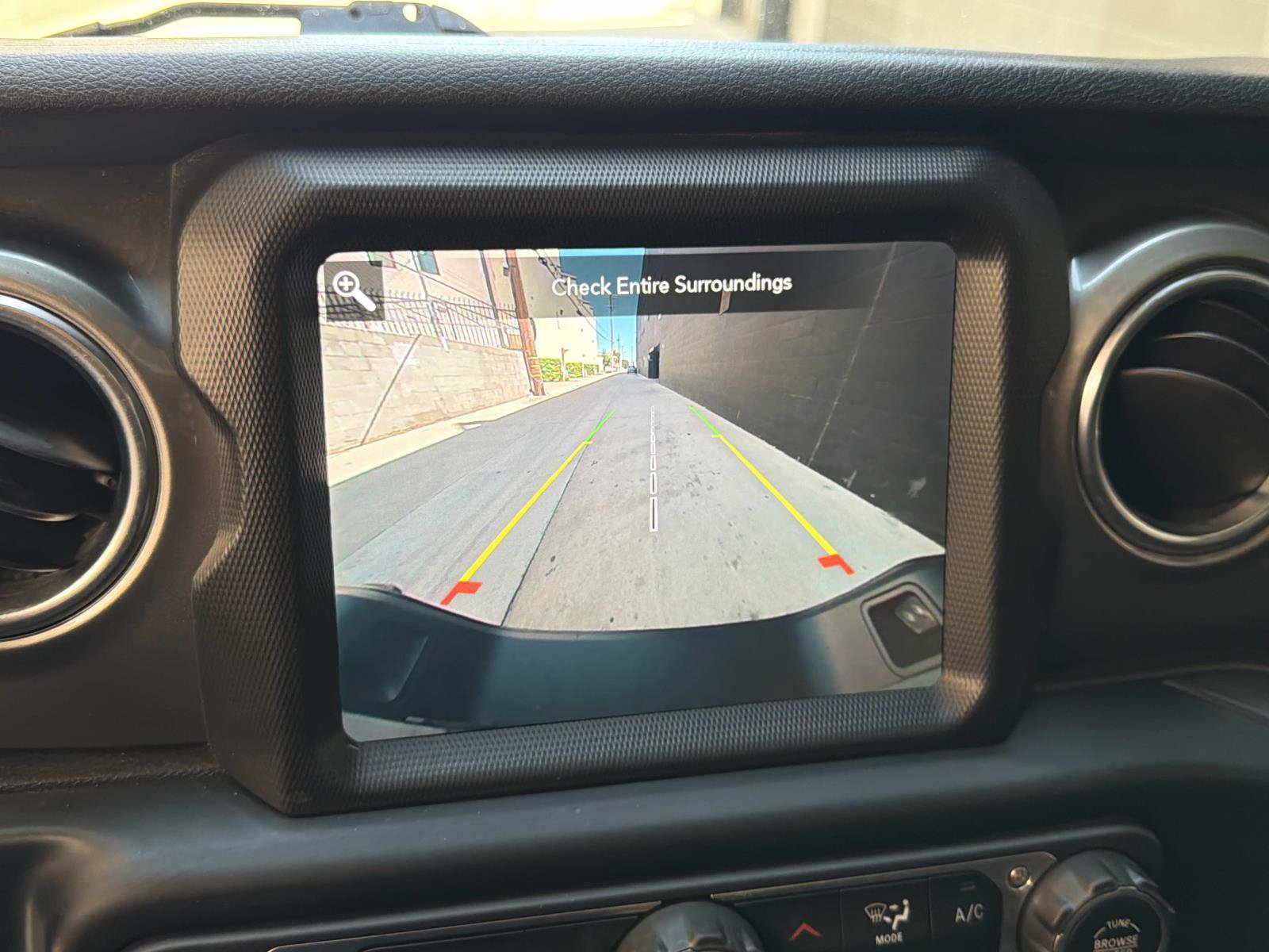 Used 2020 Jeep Gladiator Overland AWD/4WD image 25