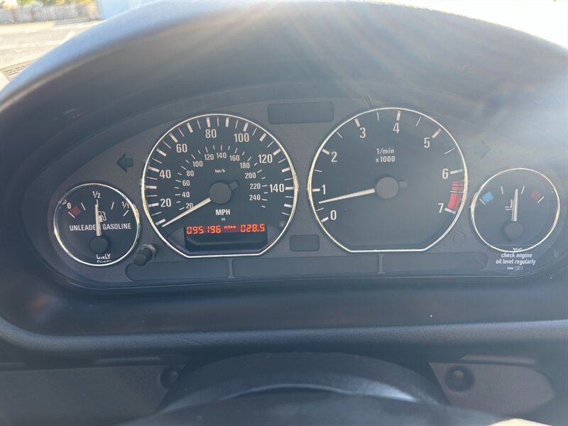 Used 1999 BMW Z3 2.5i RWD image 18