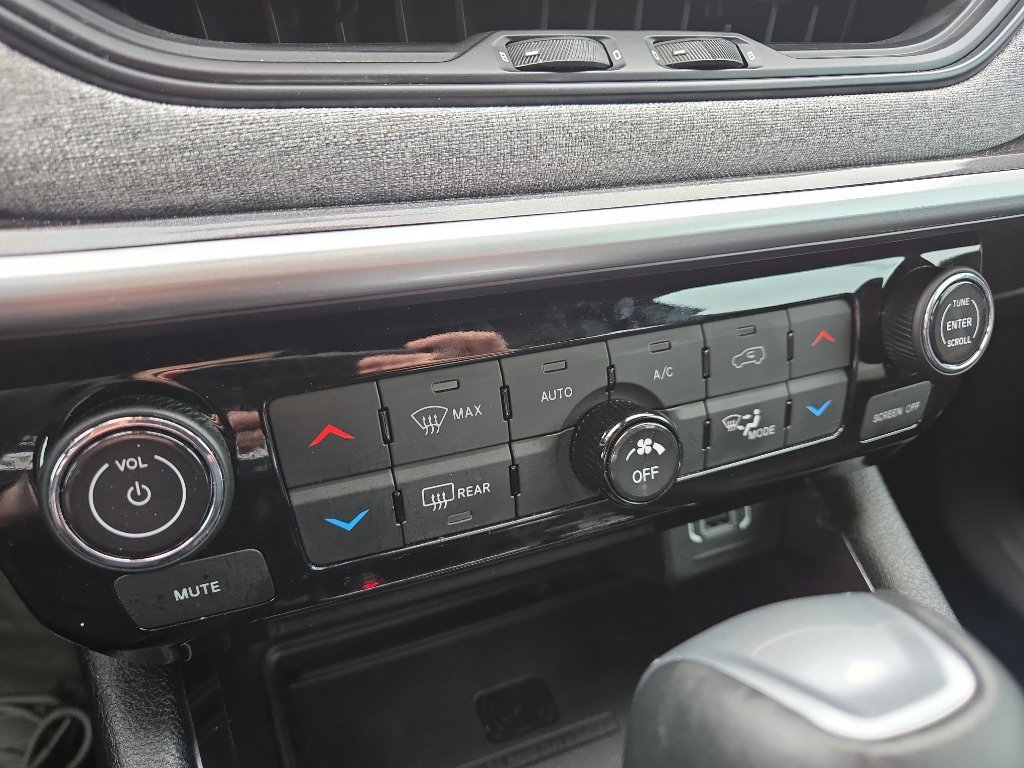 Used 2023 Jeep Compass Latitude image 22