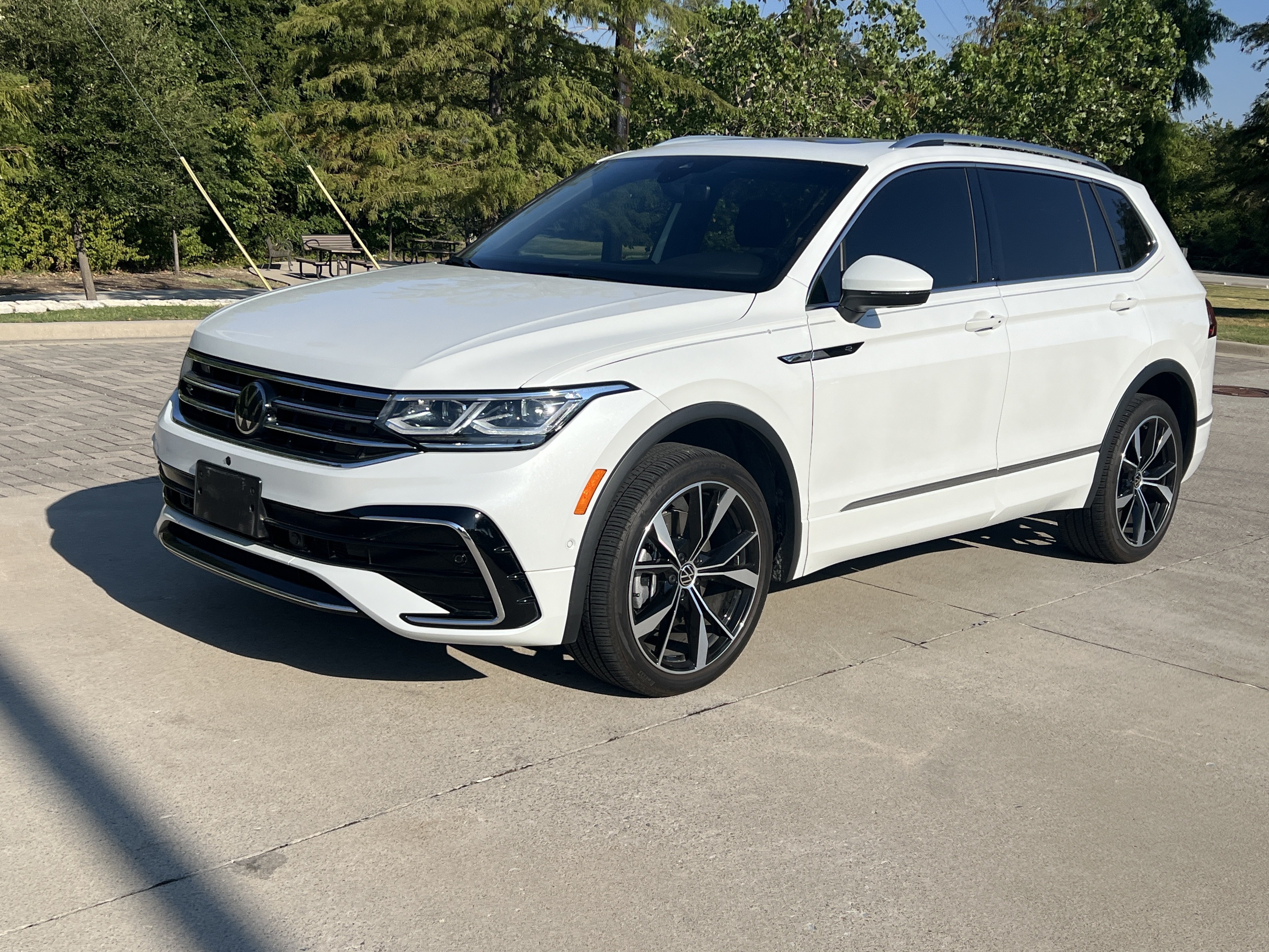 Used 2024 Volkswagen Tiguan SEL R-Line AWD/4WD image 4