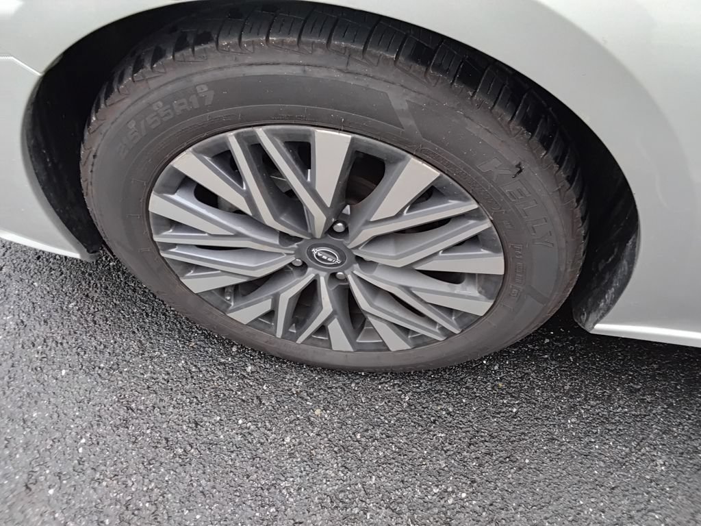 Used 2024 Nissan Altima 2.5 SV FWD image 12