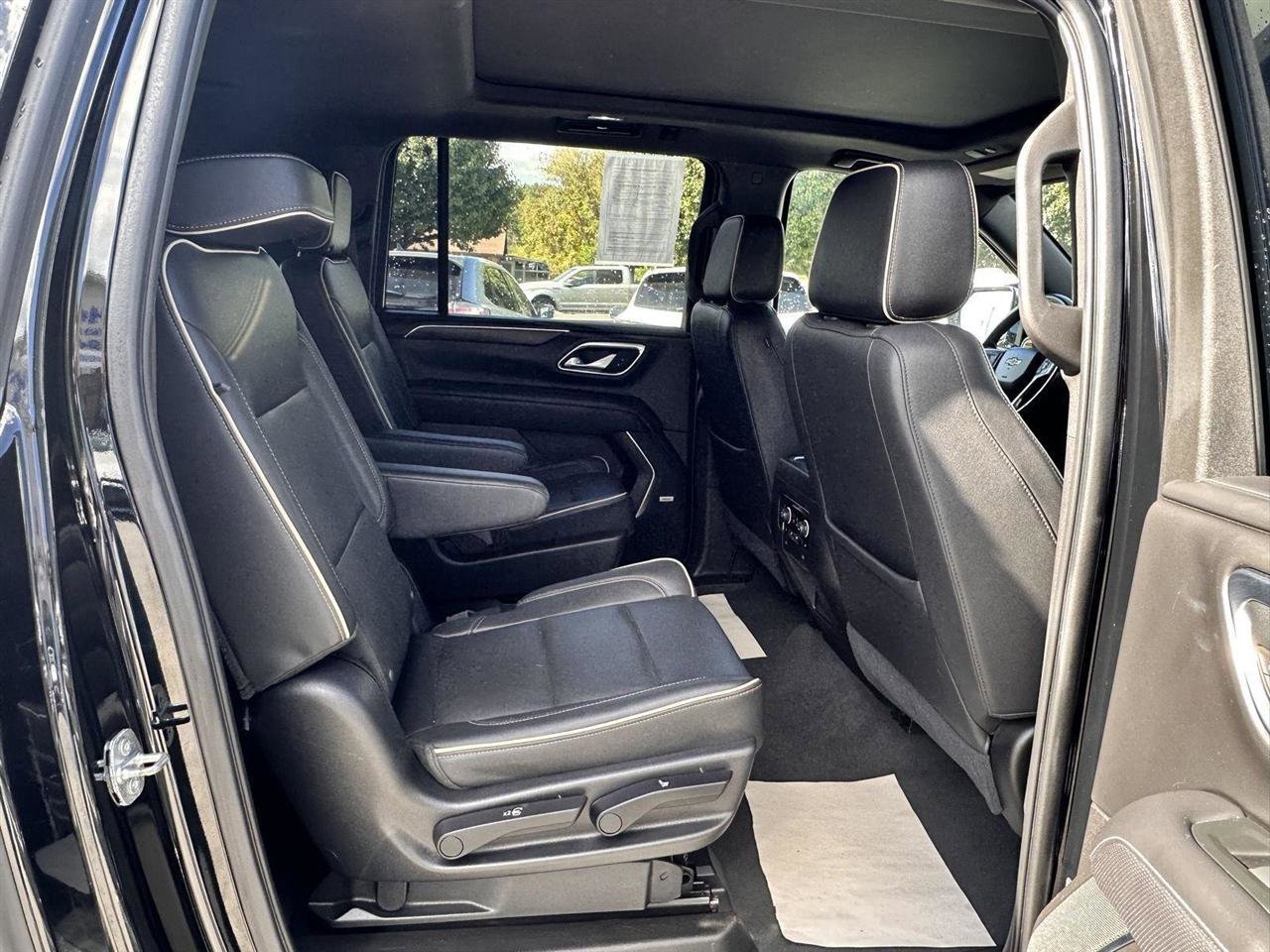 Used 2021 Chevrolet Suburban Premier w/ Premium Package RWD image 18
