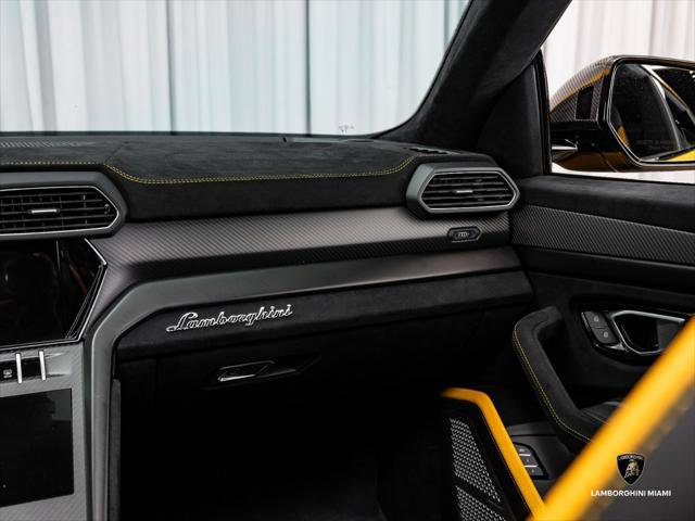 Used 2024 Lamborghini Urus Performante AWD/4WD image 42