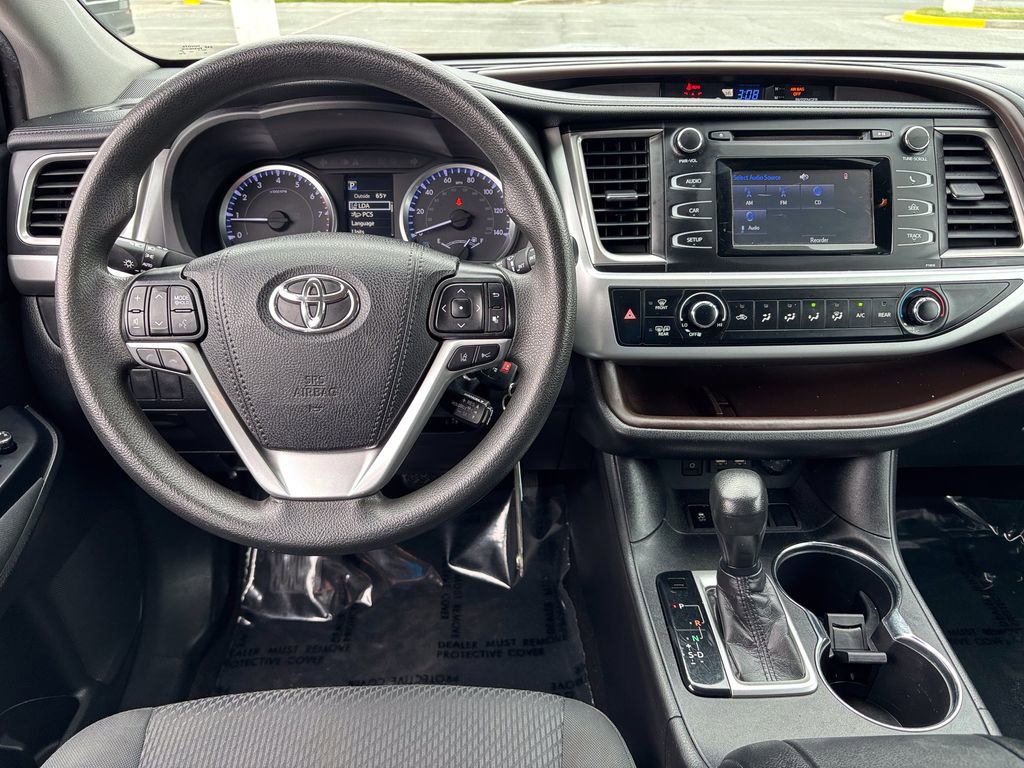 Used 2019 Toyota Highlander LE FWD image 19