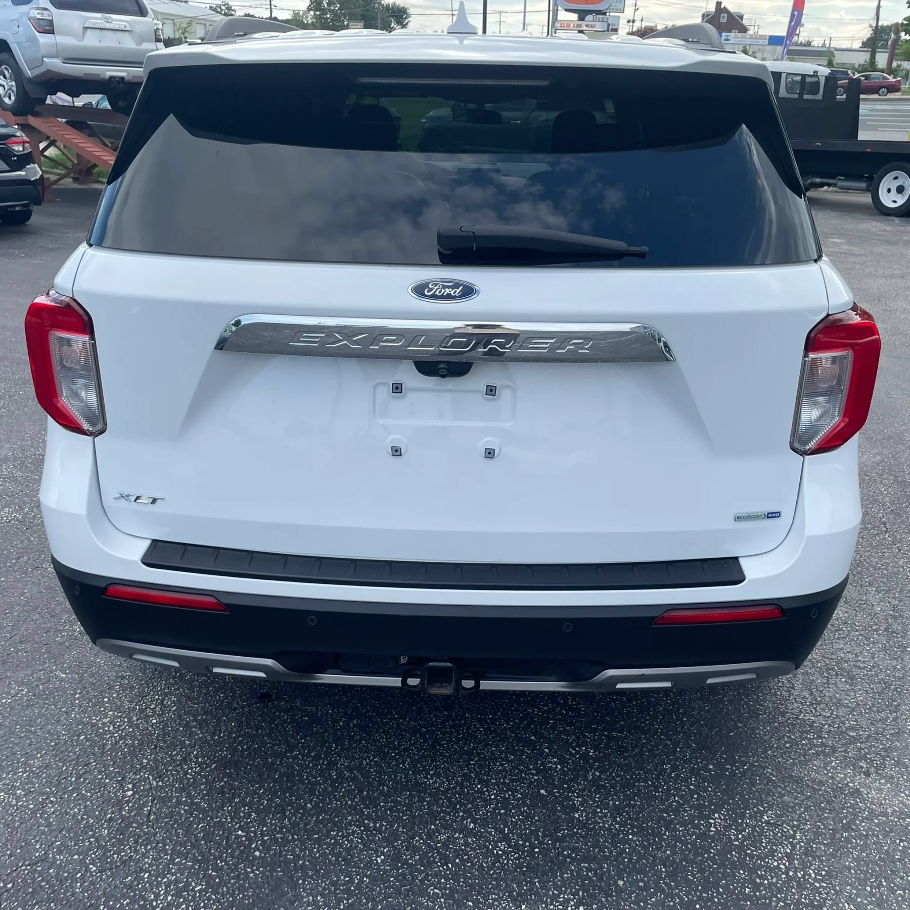 Used 2020 Ford Explorer XLT w/ Equipment Group 202A AWD/4WD image 6