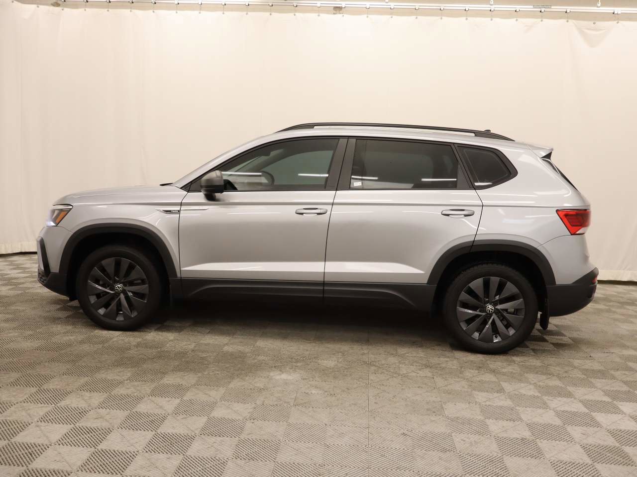 Used 2023 Volkswagen Taos S image 2