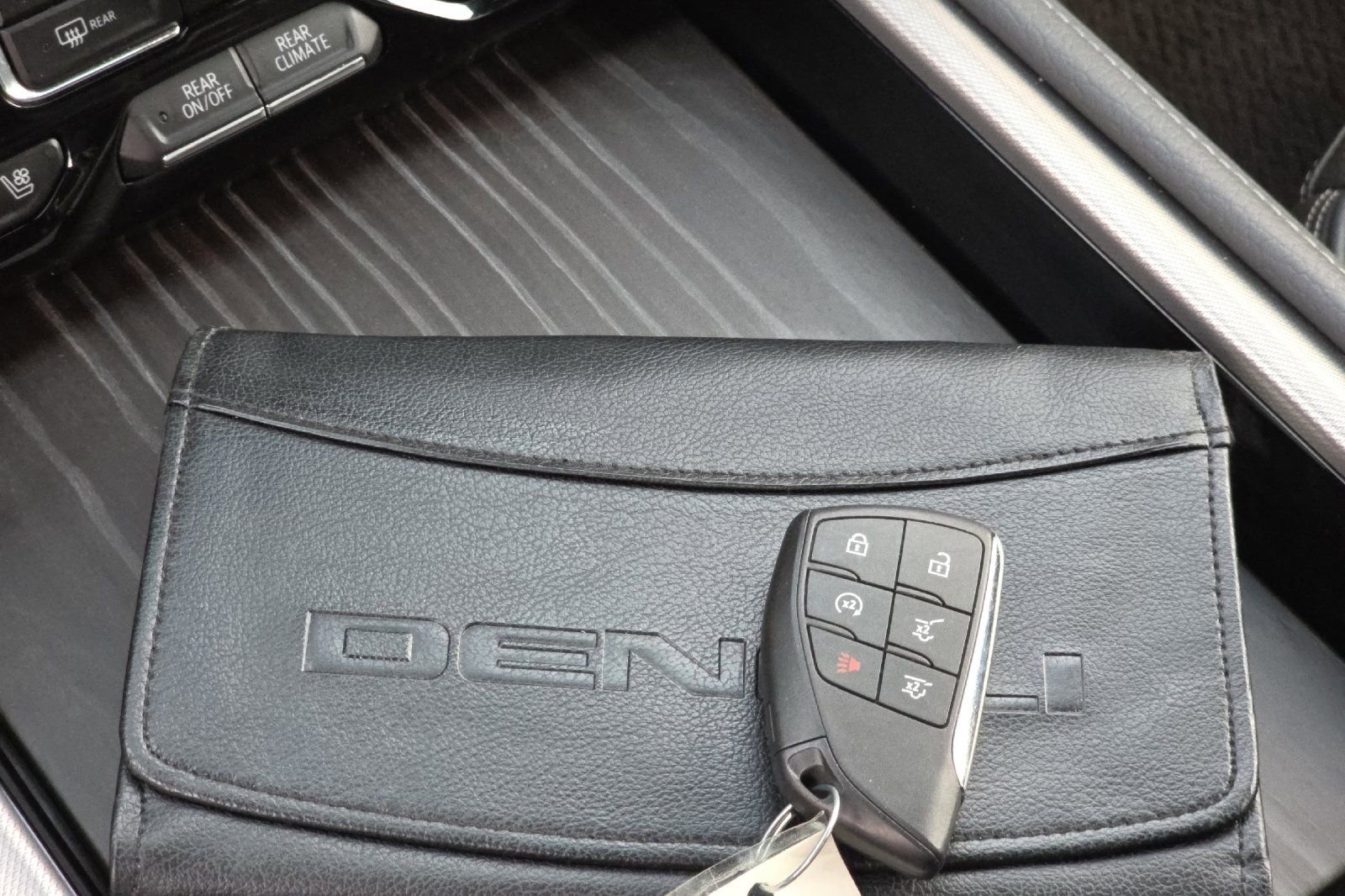 Used 2022 GMC Yukon Denali image 30