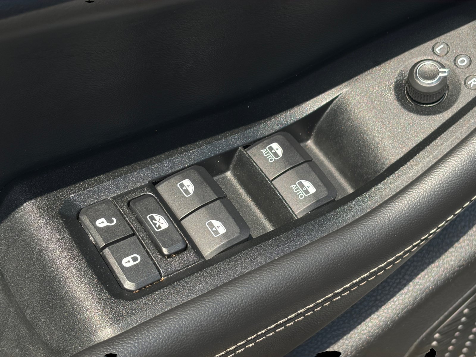 Used 2023 Jeep Grand Cherokee Limited AWD/4WD image 16