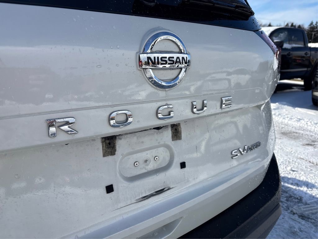 Used 2021 Nissan Rogue SV image 14