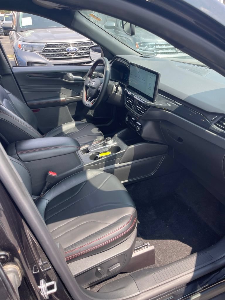 Used 2025 Ford Escape ST-Line Elite w/ Premium Technology Package AWD/4WD image 13