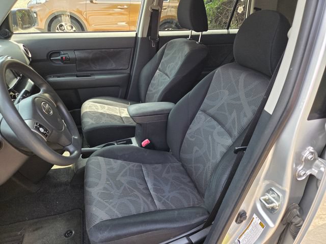 Used 2015 Scion xB FWD image 10