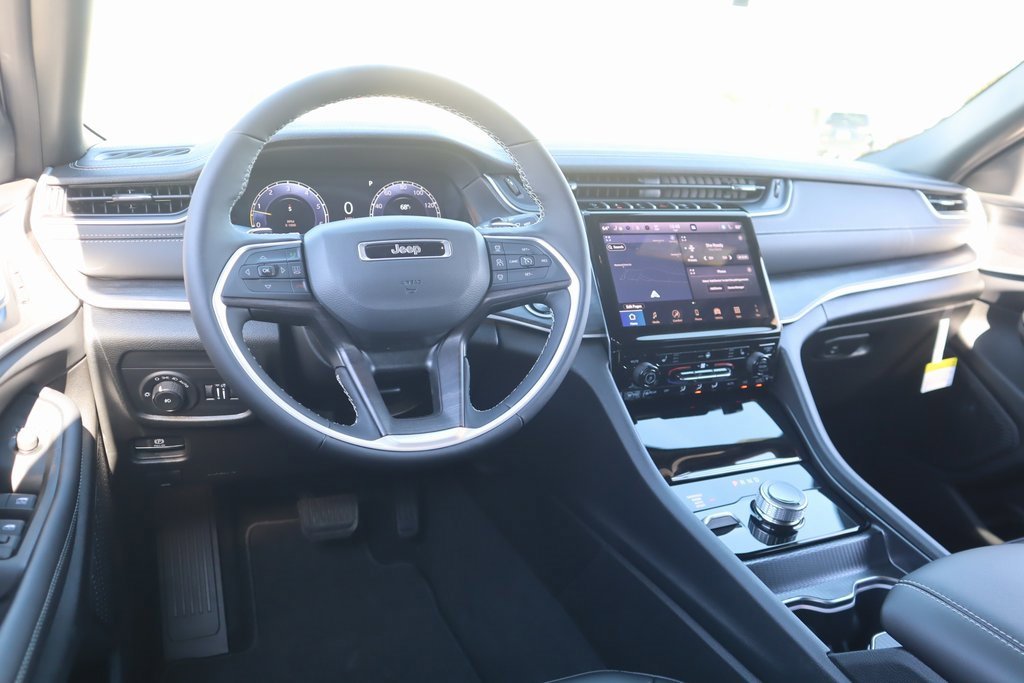 New 2025 Jeep Grand Cherokee L Limited w/ Black Appearance Package image 2