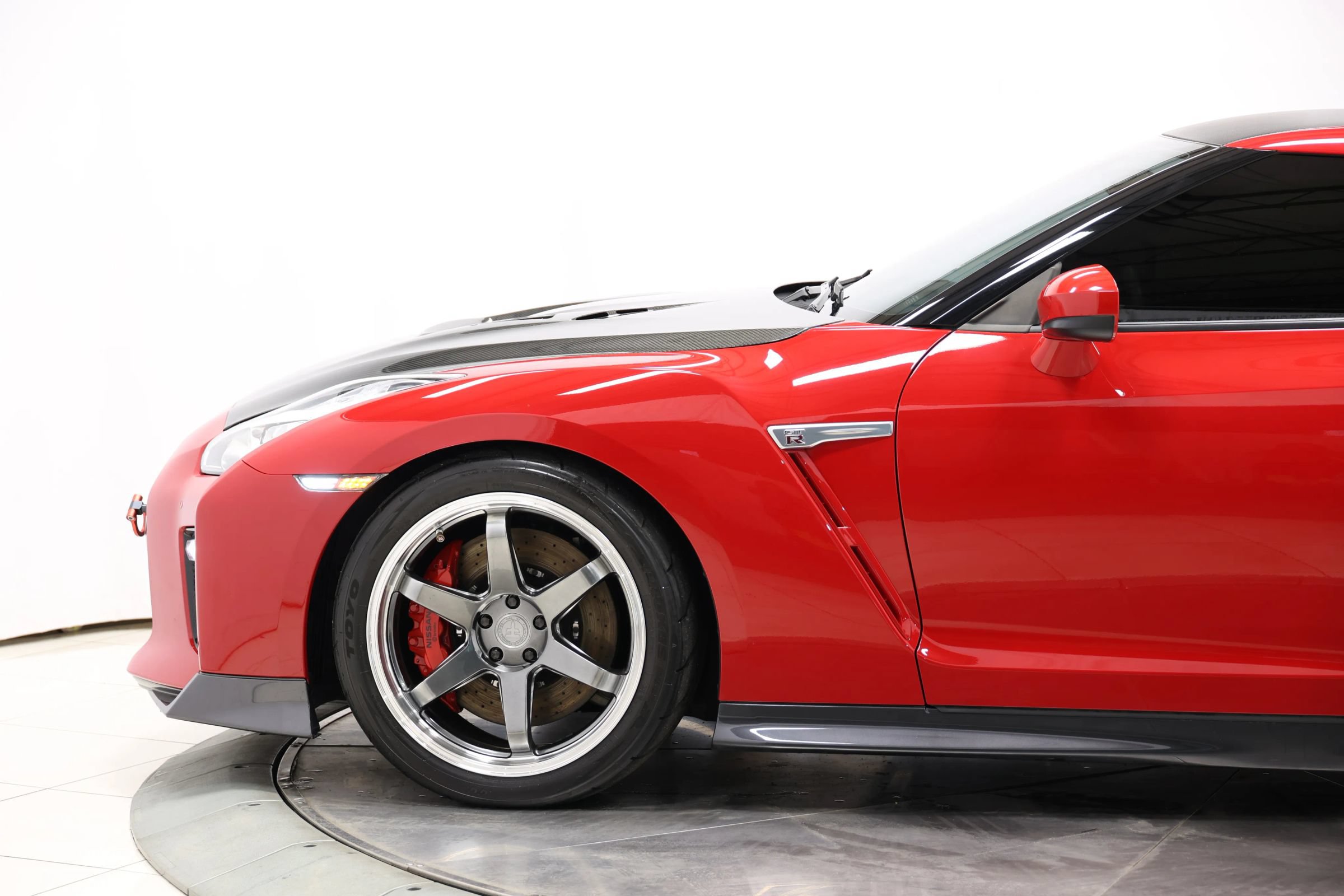 Used 2019 Nissan GT-R Premium w/ Premium Interior Package AWD/4WD image 8