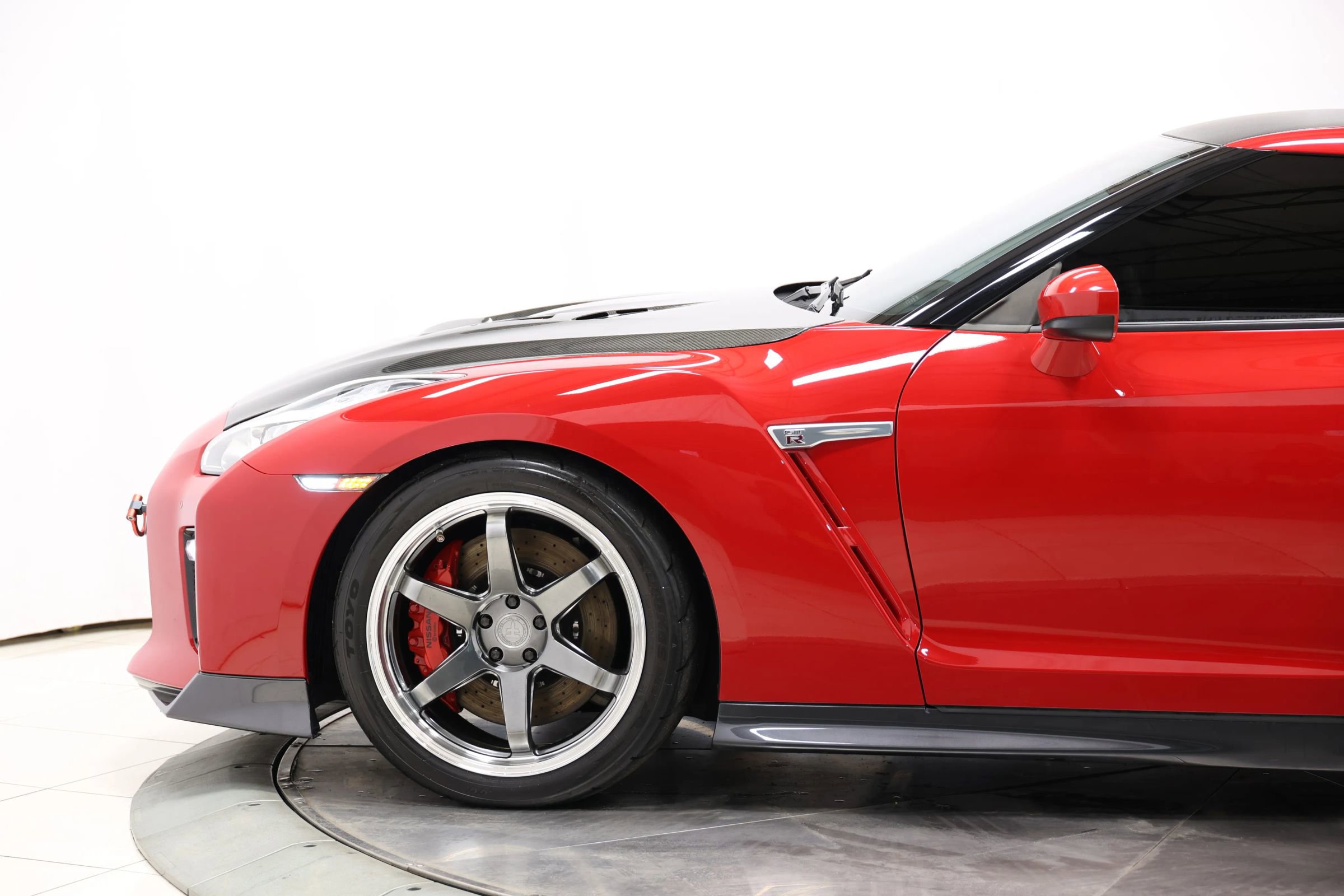 Used 2019 Nissan GT-R Premium w/ Premium Interior Package AWD/4WD image 8