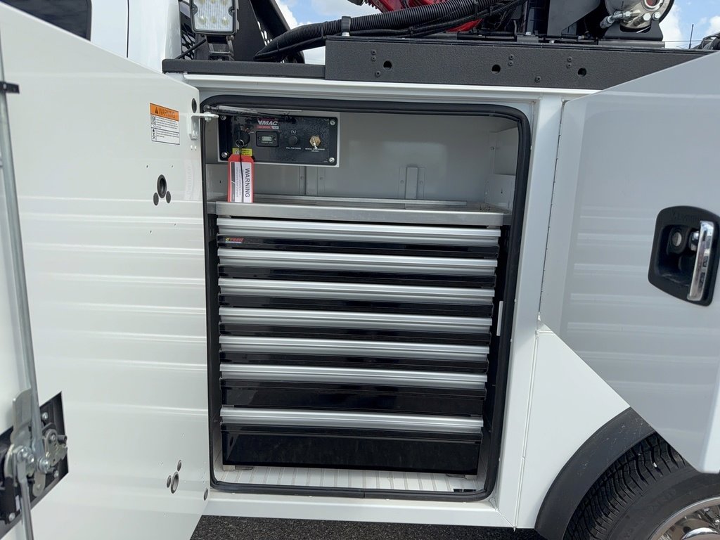 New 2026 Ford F350 XL w/ XL Chrome Package image 21