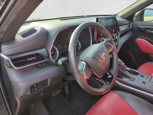 Used 2021 Toyota Highlander XSE FWD image 14