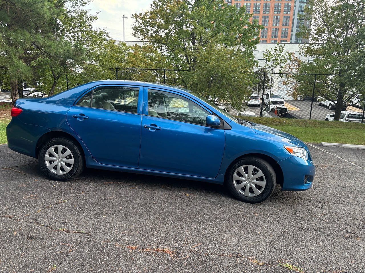 Used 2009 Toyota Corolla LE FWD image 4