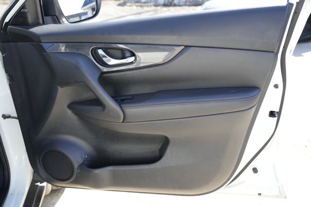 Used 2018 Nissan Rogue SV w/ Premium Package image 33