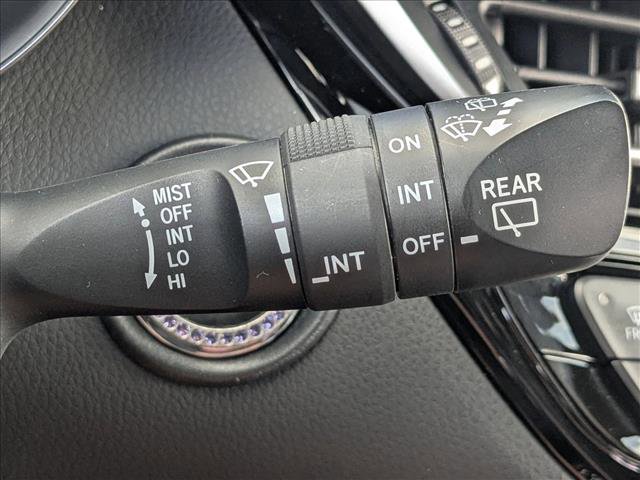 Used 2020 Toyota C-HR XLE image 14