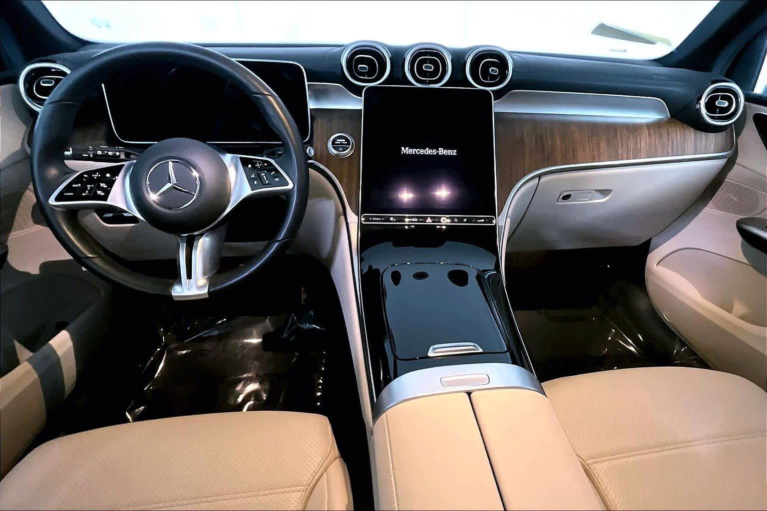 Used 2024 Mercedes-Benz GLC 300 4MATIC image 16