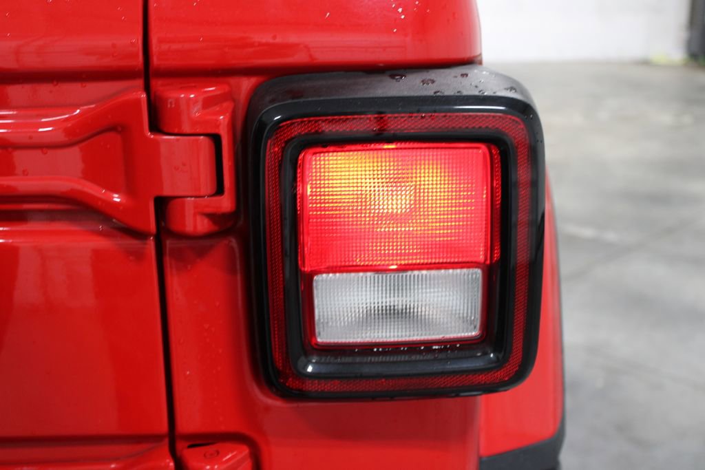 Used 2018 Jeep Wrangler Unlimited Sahara image 25