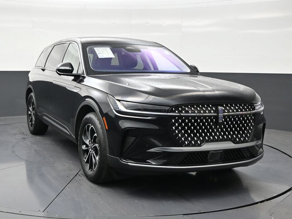 Used 2025 Lincoln Nautilus Premier AWD/4WD image 7
