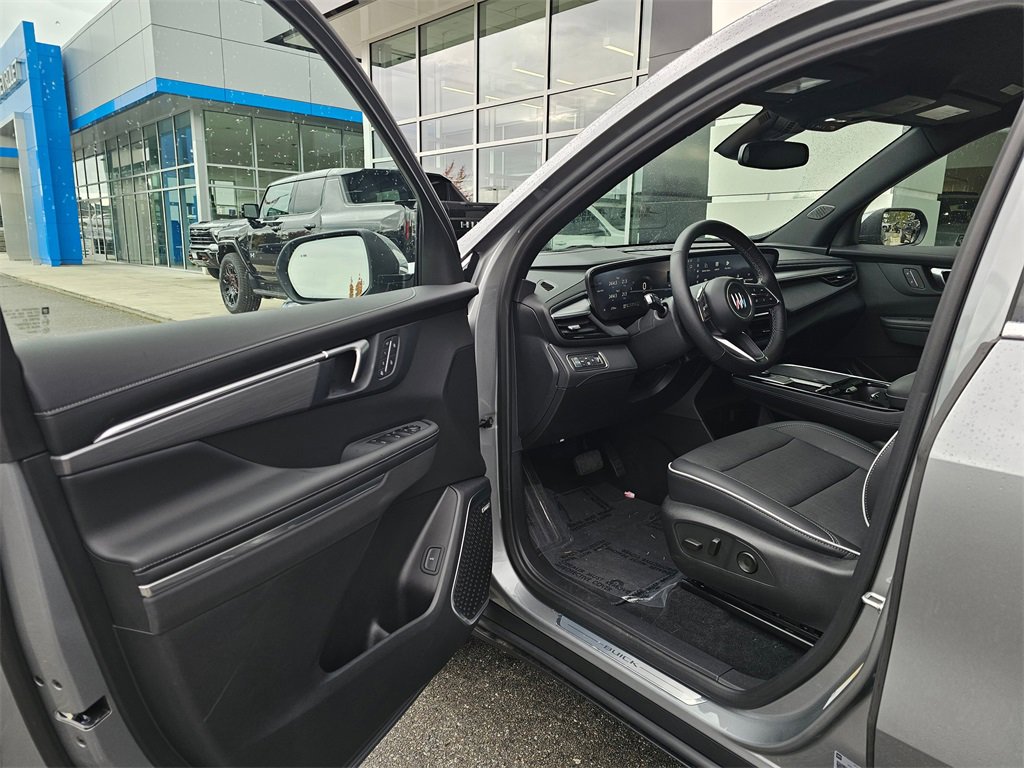 Used 2025 Buick Enclave Preferred w/ Power Package image 21