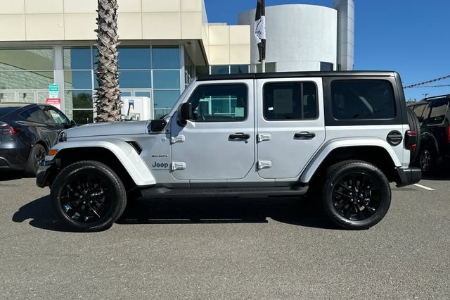Used 2023 Jeep Wrangler Unlimited Sahara w/ Cold Weather Group AWD/4WD image 7