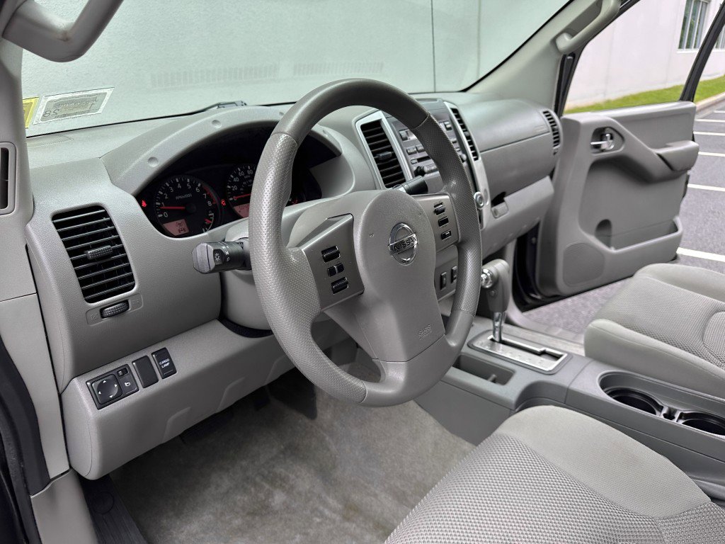 Used 2012 Nissan Frontier SV w/ SV Premium Utility Pkg AWD/4WD image 19