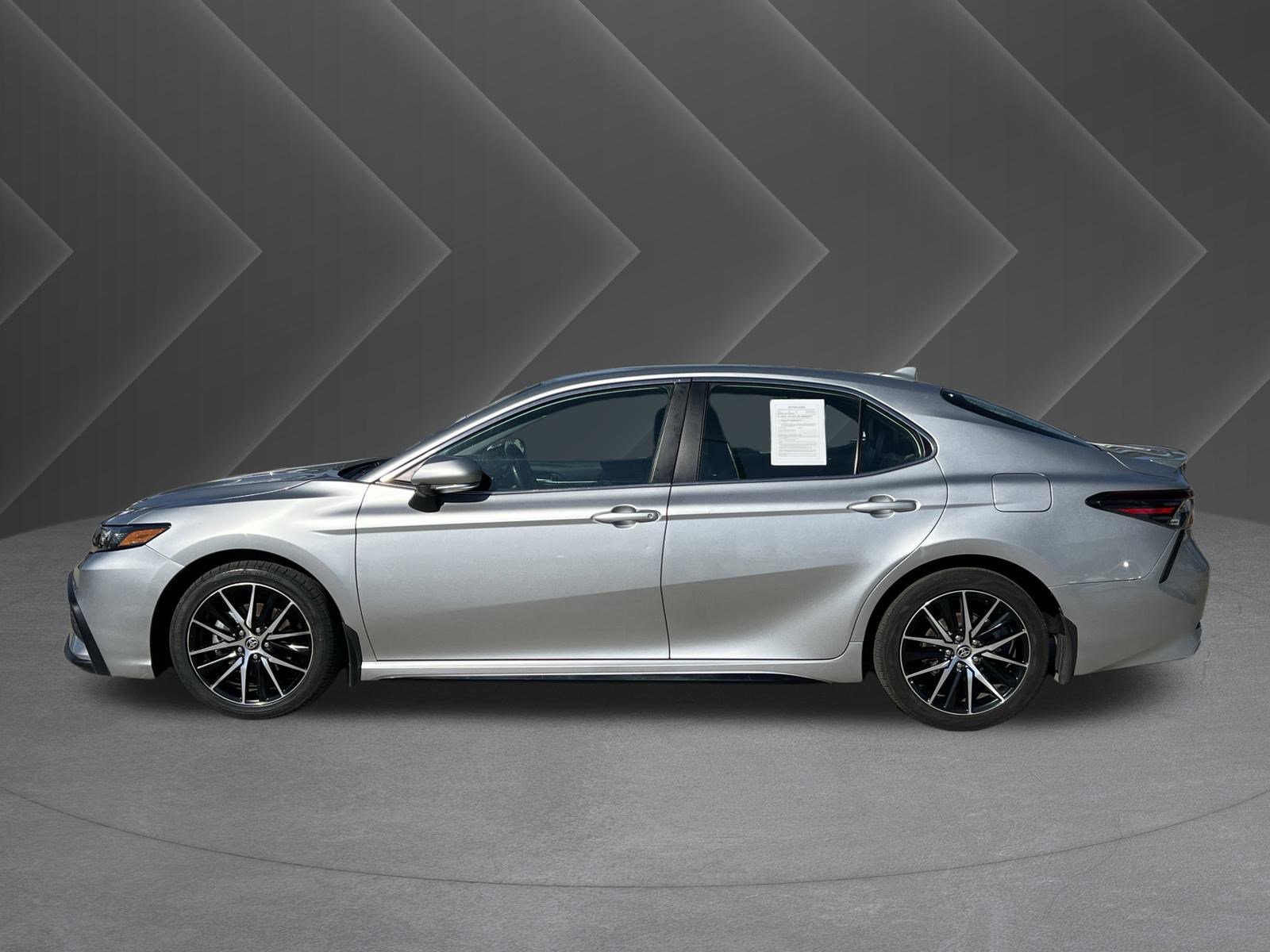 Used 2024 Toyota Camry SE image 2