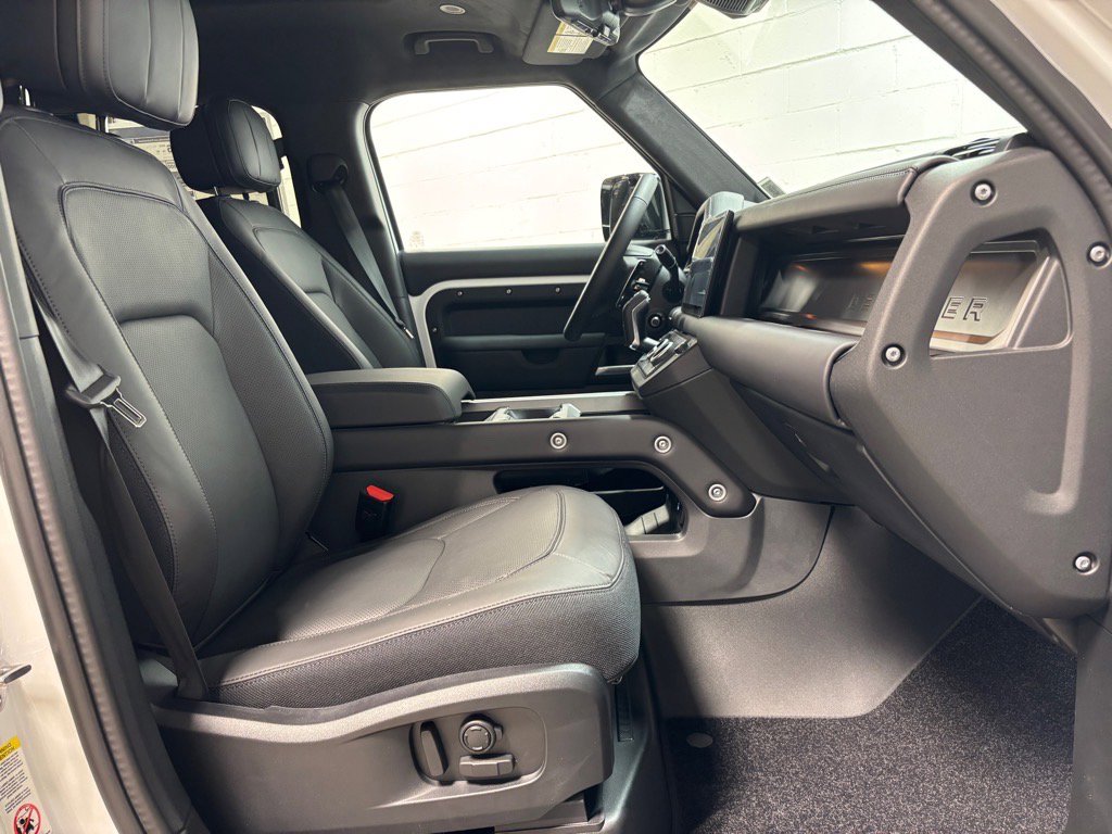 New 2025 Land Rover Defender 110 V8 image 32