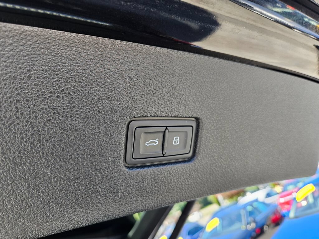 Used 2019 Audi Q8 Premium Plus AWD/4WD image 11