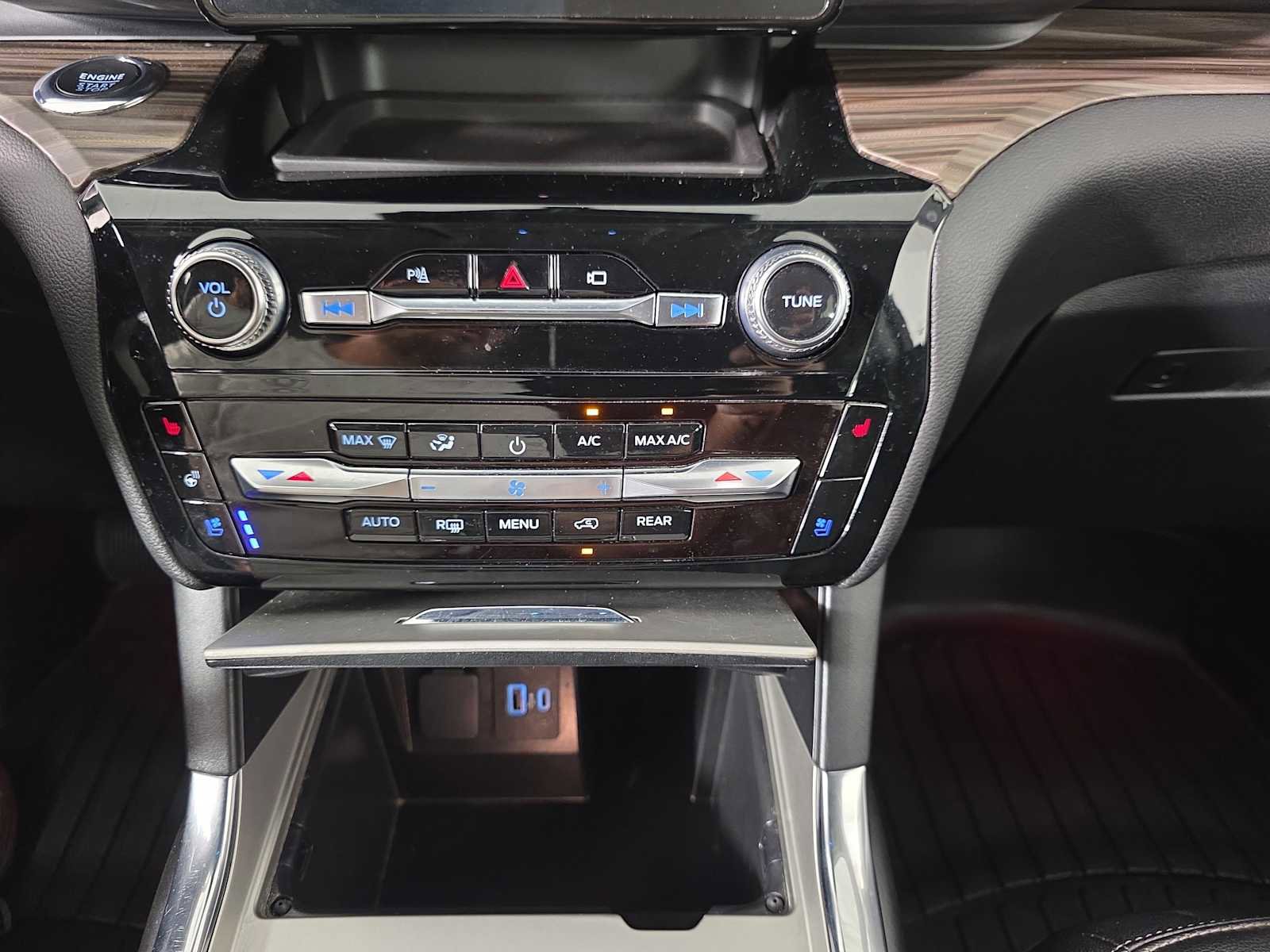 Used 2022 Ford Explorer Limited image 18